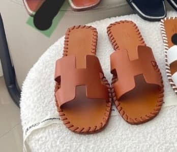 Hermès 'Oran Leather' Sandal (Gold)