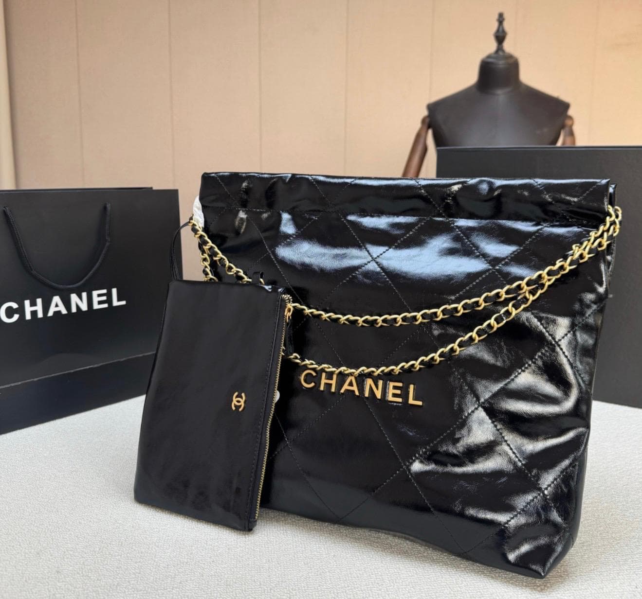 Bolso Chanel 22 (Shiny Calfskin)